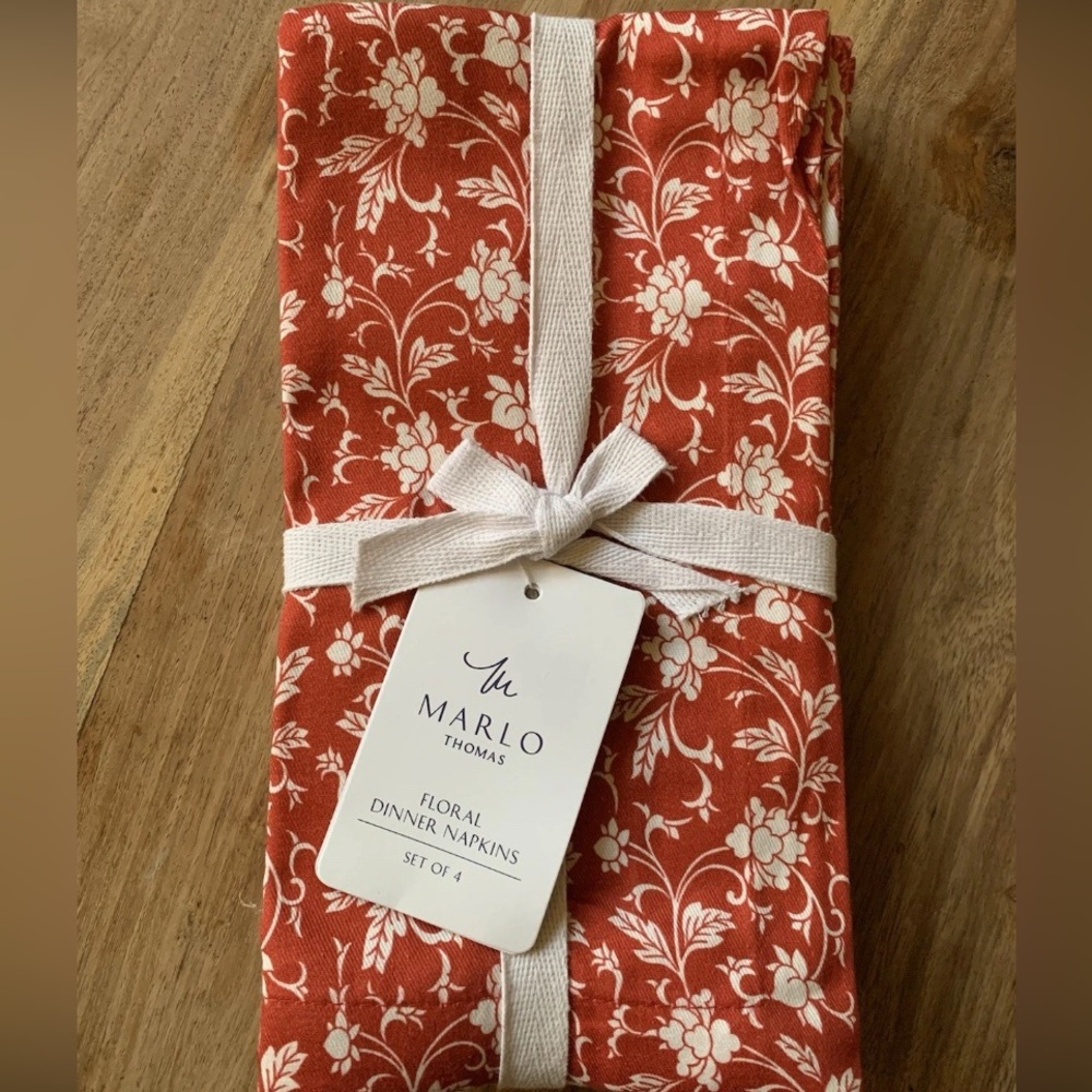 Set of 4 Marlow Thomas Dinner Napkins by William and Sonoma 100% Cotton